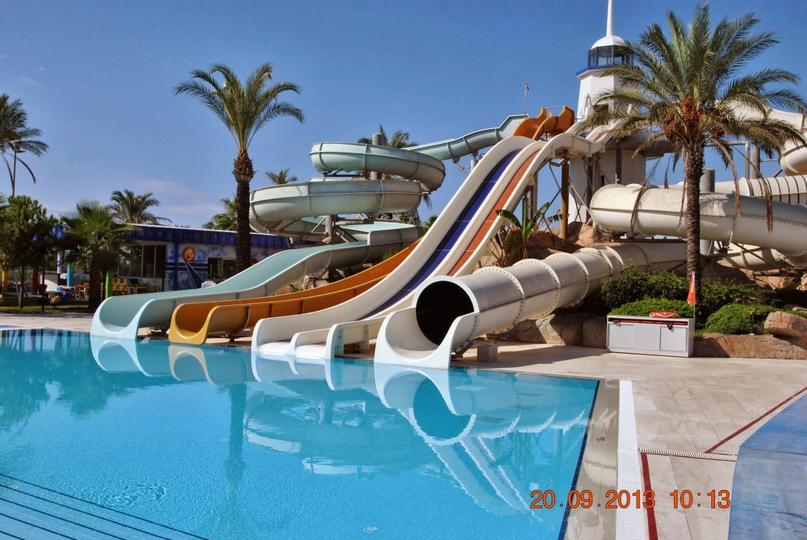 imagini hotel TITANIC LARA